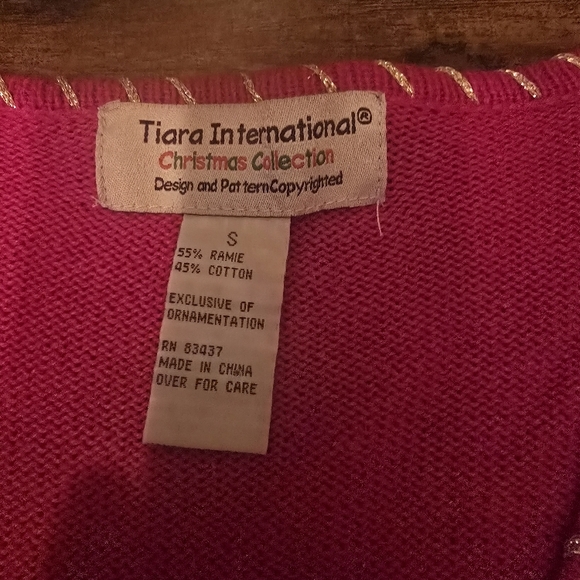 Festive red Christmas Sweater - Picture 2 of 3